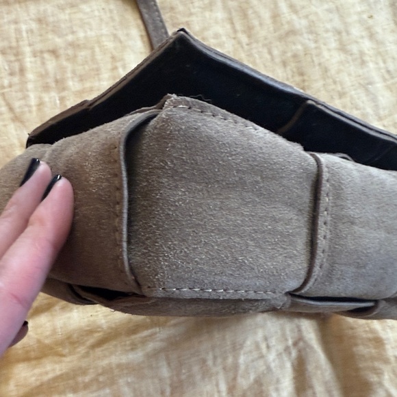 Viola Castellani Made in Italy woven leather cassette crossbody - Picture 10 of 17